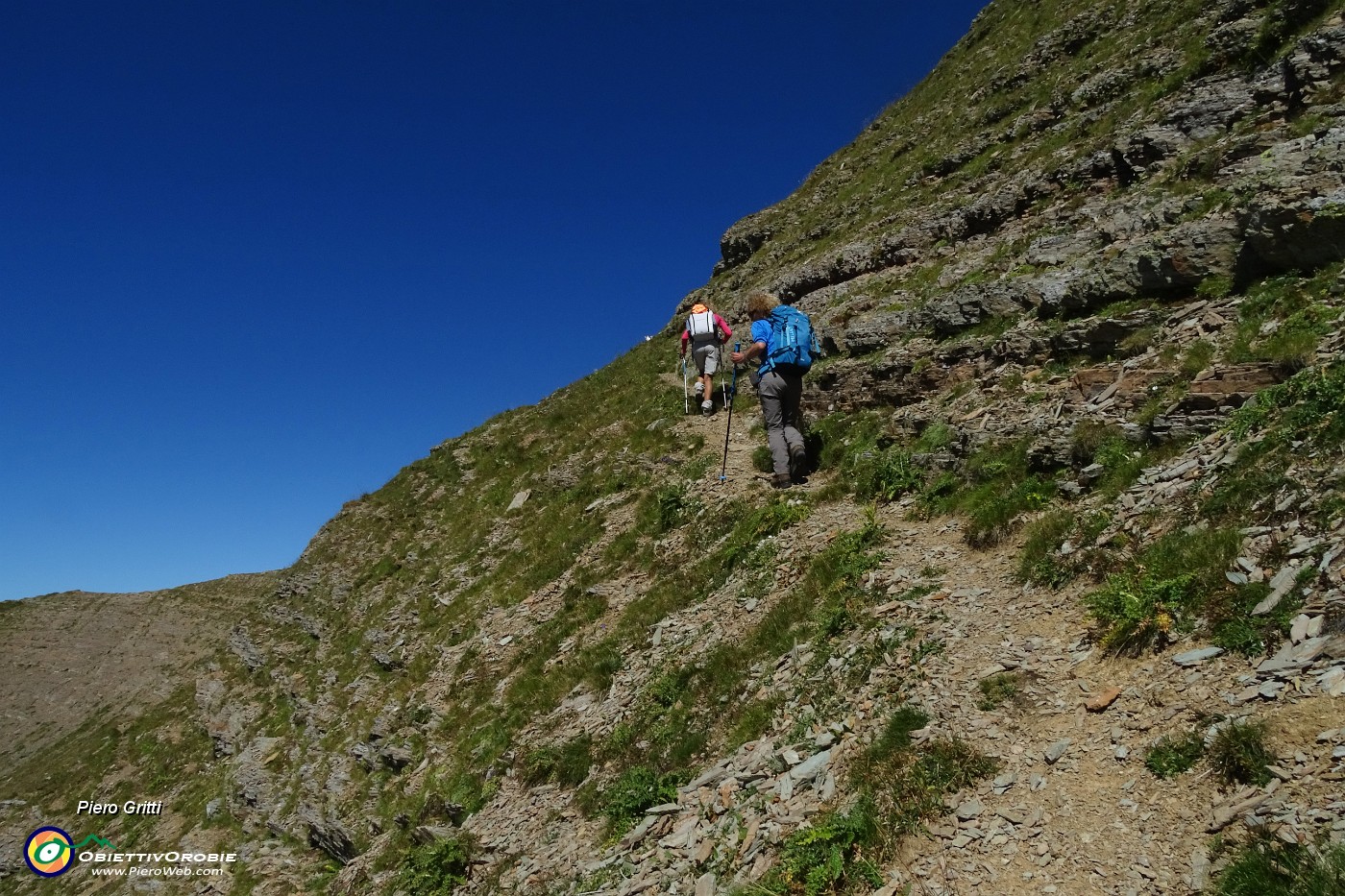 59 Prendiamo a sx per tracce in  traverso sul ripido versante ovest.JPG